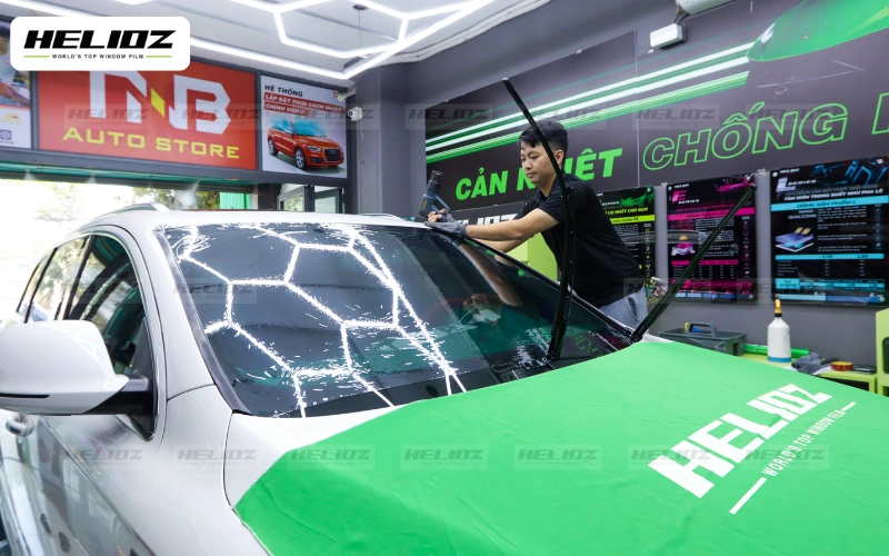 Hệ thống phụ kiện ô tô TNB AUTO Dịch vụ dán phim cách nhiệt ô tô tại TNB Auto Store