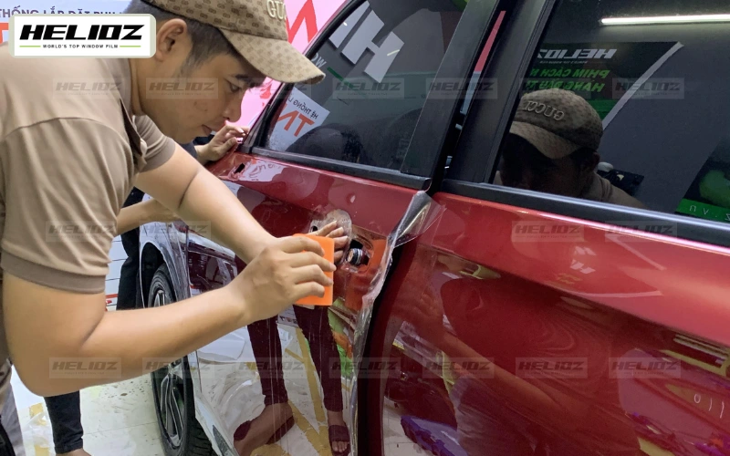 Dán PPF cho cánh cửa ô tô