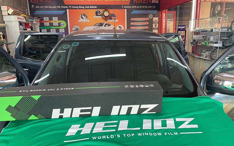 TNB Auto Store Krông Năng Thi công dán phim cách nhiệt Helioz tại Anh Tú Auto