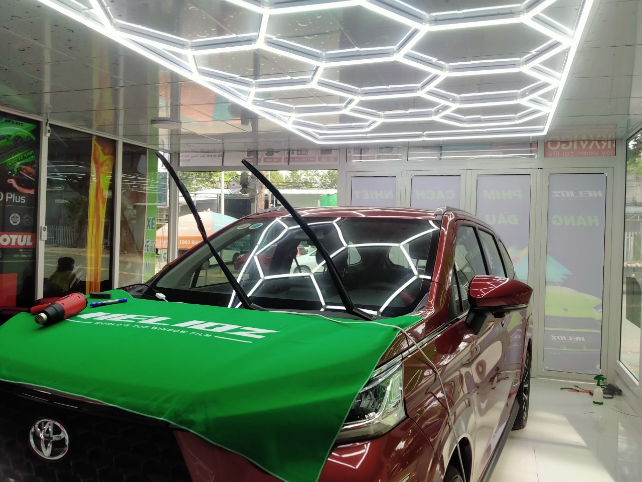 Minh Thành Auto Bình Dương - Cơ sở, trang thiết bị dán phim hiện đại