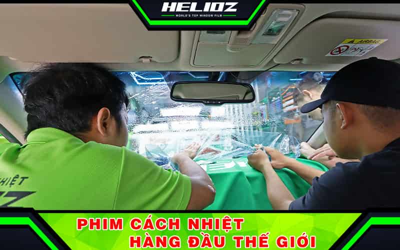 Dán phim cách nhiệt bên trong kính luôn được các kỹ thuật viên của các đơn vị dán phim chuyên nghiệp lựa chọn