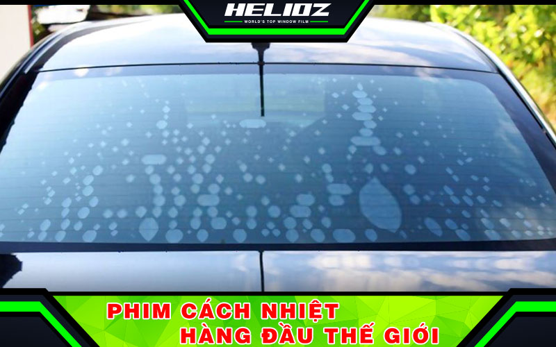 Dán phim kém chất lượng xuất hiện các đốm không đảm bảo tầm nhìn