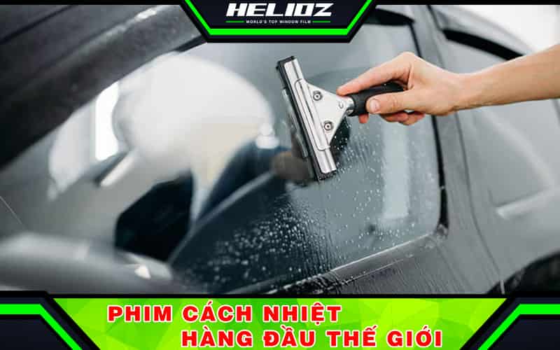 Dán phim cách nhiệt 1 chiều cho ô tô là biện pháp được nhiều người nghĩ đến để đảm bảo sự riêng tư cho ô tô