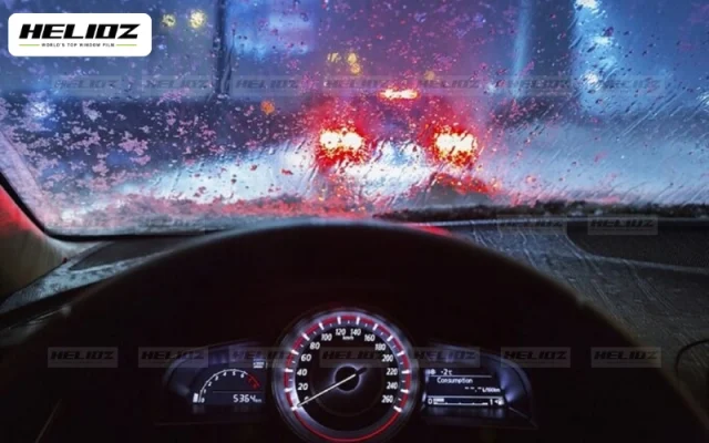 Giảm lóa, tăng tầm nhìn khi lái xe dưới mưa